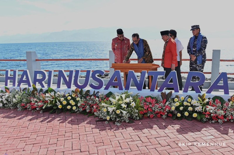 Pemerintah giat dorong Tidore Kepulauan jadi Kawasan Strategis Pariwisata Nasional, ditonjolkan dalam Harnus 2023. Menteri Perhubungan Budi Karya Sumadi sampaikan komitmen di Pantai Tugulufa, 13 Desember 2023. Pemerintah giat dorong Tidore Kepulauan jadi Kawasan Strategis Pariwisata Nasional, ditonjolkan dalam Harnus 2023. Menteri Perhubungan Budi Karya Sumadi sampaikan komitmen di Pantai Tugulufa, 13 Desember 2023. (Dok. BKIP Kemenhub)