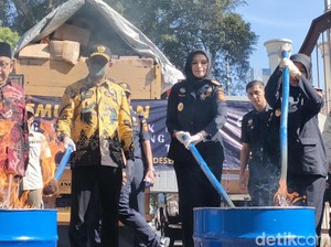 3,7 Juta Batang Rokok Ilegal Dimusnahkan Bea Cukai di Garut