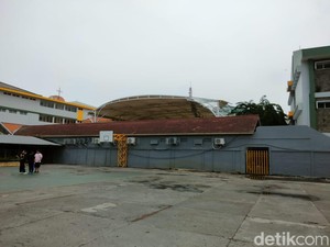Tak Ada Korban Saat Atap SMP Petra 3 Surabaya Robek Diterjang Angin Kencang