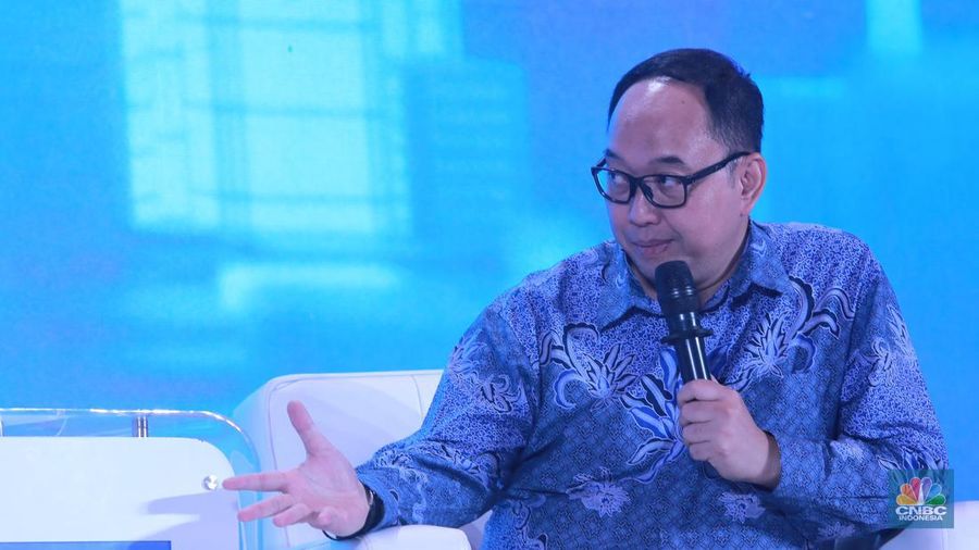 Agung Basuki, Ketua Tim Pusat Data Nasional Kemenkominfo memberi pemaparan di acara Tech A Look on Location di Menara Bank Mega, Jakarta, Jumat, (15/12/2023). (CNBC Indonesia/Muhammad Sabki)