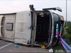 Horor Tragedi Bus Maut Tewaskan 12 Orang di Tol Cipali