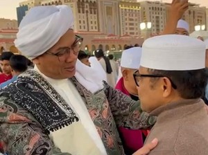 Cak Imin Bertemu Abuya Muhyiddin Sumedang di Nabawi, Didoakan Amanah