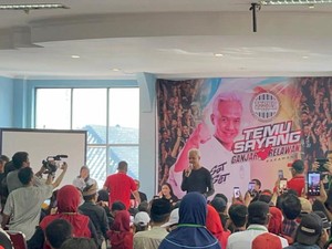 Ganjar Cerita ke Relawan soal Baliho Kampanye di Bali-Sumut Dicopot