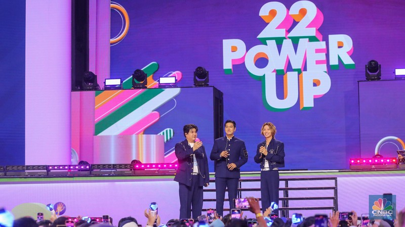 Idol grup Super Junior-L.S.S tampil memeriahkan acara TRANSMEDIA 22TH POWER UP di Trans Studio Mall Cibubur, Jumat (15/12/2023). (CNBC Indonesia/Faisal Rahman)