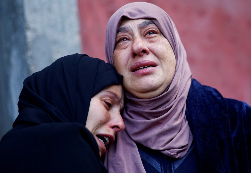 Israel kebakaran hebat kena serangan Lebanon Israel kebakaran hebat kena serangan Lebanon (Reuters Video)