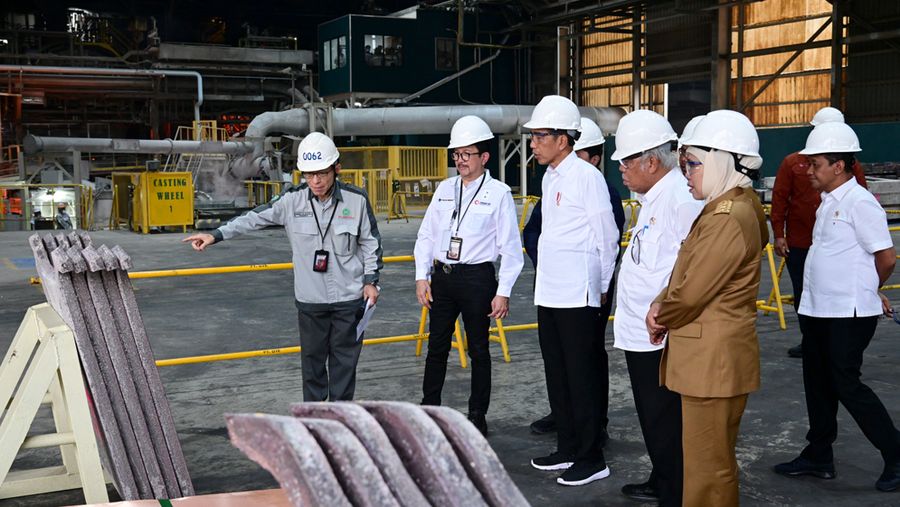 Presiden Joko Widodo (Jokowi) meresmikan proyek ekspansi smelter tembaga PT Smelting, yang juga dimiliki PT Freeport Indonesia, di Gresik, Jawa Timur, Kamis (14/12/2023). Doc PT Freeport Indonesia