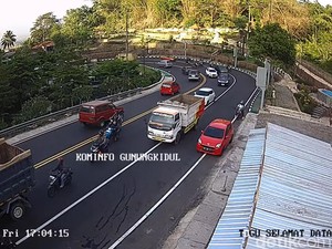 Pantauan Jalan Wonosari Sore Ini: Hormati Pengendara Lain Ya!