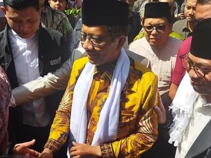 Mahfud Kunjungi Ponpes Al-Quran di Ciamis, Disambut Riuh Para Santri