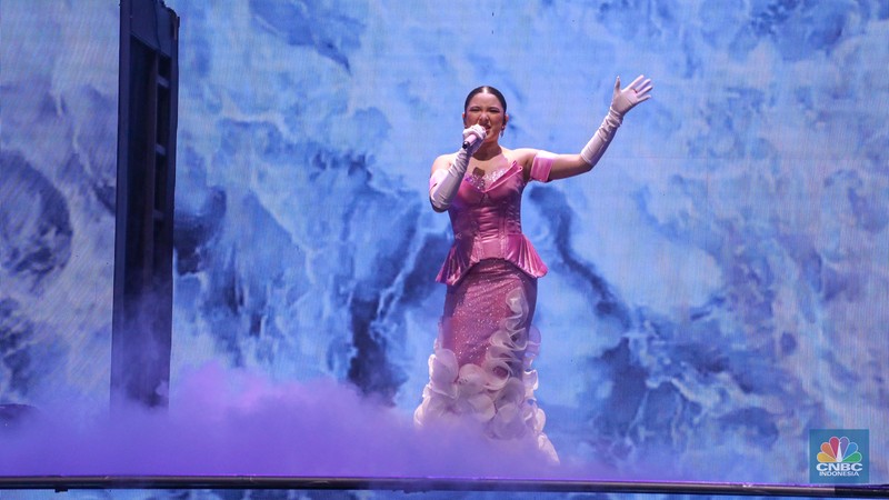 Penyanyi Putri Ariani tampil memeriahkan acara TRANSMEDIA 22TH POWER UP di Trans Studio Mall Cibubur, Jumat (15/12/2023). Penyanyi Putri Ariani tampil memeriahkan acara TRANSMEDIA 22TH POWER UP di Trans Studio Mall Cibubur, Jumat (15/12/2023). (CNBC Indonesia/Faisal Rahman)