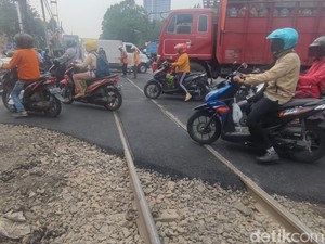 Perbaikan Rel Bikin Macet Surabaya, Daop 8: Mohon Maaf, Demi Keselamatan