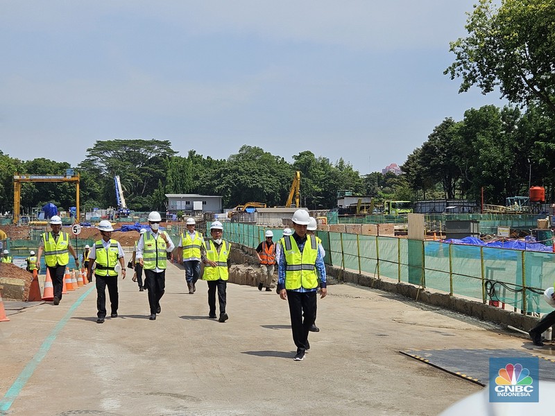 Presien Jokowi kunjungi pryek stasiun MRT Monas. (Facebook/ Presiden Joko Widodo)