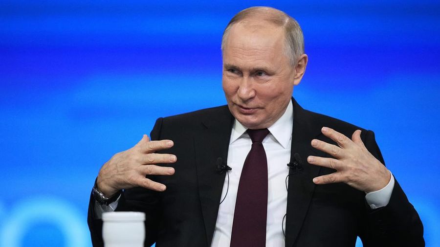 Presiden Rusia Vladimir Putin berbicara dalam konferensi pers tahunannya di Moskow, Rusia, Kamis, 14 Desember 2023. (AP Photo/Alexander Zemlianichenko, Pool)