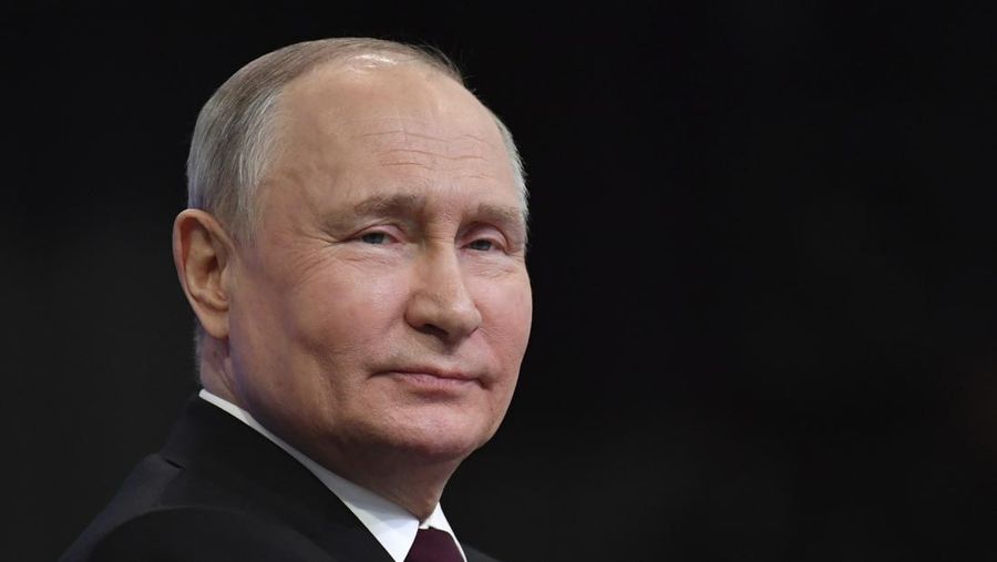 Presiden Rusia Vladimir Putin menghadiri konferensi pers tahunannya di Moskow, Rusia, Kamis, 14 Desember 2023. (Aleksander Kazakov, Sputnik, Kremlin Pool Photo via AP)