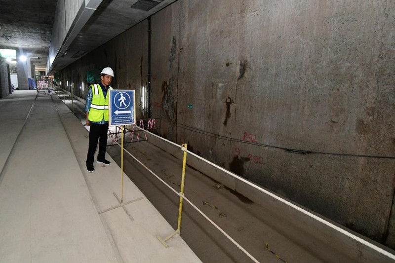 Proyek MRT Fase 2A Presiden Joko Widodo (Jokowi) melakukan tinjauan ke Proyek MRT Fase 2A di Stasiun Monas, Jumat (15/12/2023). (Lukas - Biro Pers Sekretariat Presiden)