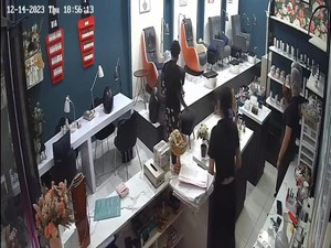 Dua WNA Ngamuk Tolak Bayar Treatment di Salon Kuta Ditangkap