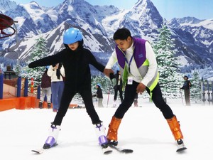 Berasa di Jepang! Main Salju di Trans Snow Bintaro Pakai Promo Ini Dijamin Hemat!