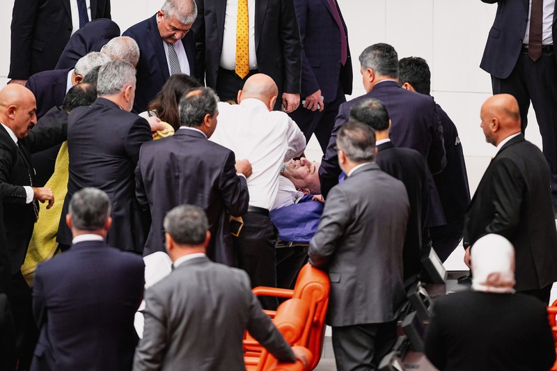 Turkey Legislator Hasan Bitmez, 53, seorang anggota parlemen Turki dari Saadet Partisi, atau Partai Felicity, di ruang utama parlemen Turki di Ankara, Kamis, 14/12/2023.(Selahattin Sonmez/Dia Images via AP)