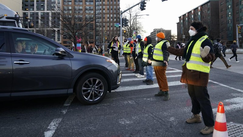 Protestors calling for a ceasefire in the Israel-Hamas war block traffic on New York Avenue NW in Washington, Thursday, Dec. 14, 2023. (AP Photo/Stephanie Scarbrough)