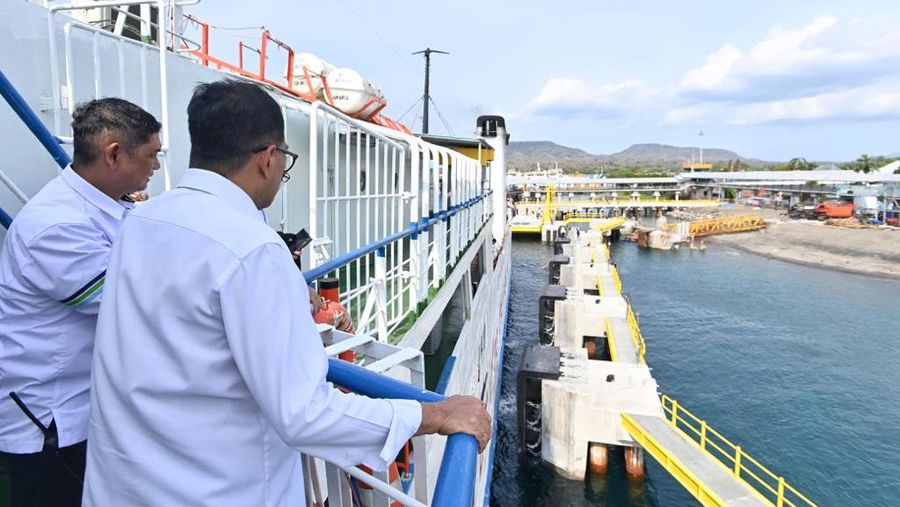 Menhub Budi Karya Sumadi meninjau pelabuhan Ketapang, Banyuwangi dan pelabuhan Gilimanuk, Bali. (Dok. Kemenhub)