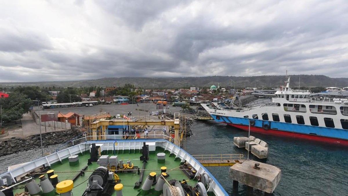 Pembatasan Angkutan Logistik Berakhir, Pelabuhan Ketapang Penuh Truk