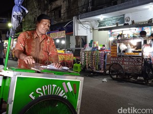 Asyik! Wisata Kuliner di Kota Tua Cicip Pecel Sayur hingga Es Potong
