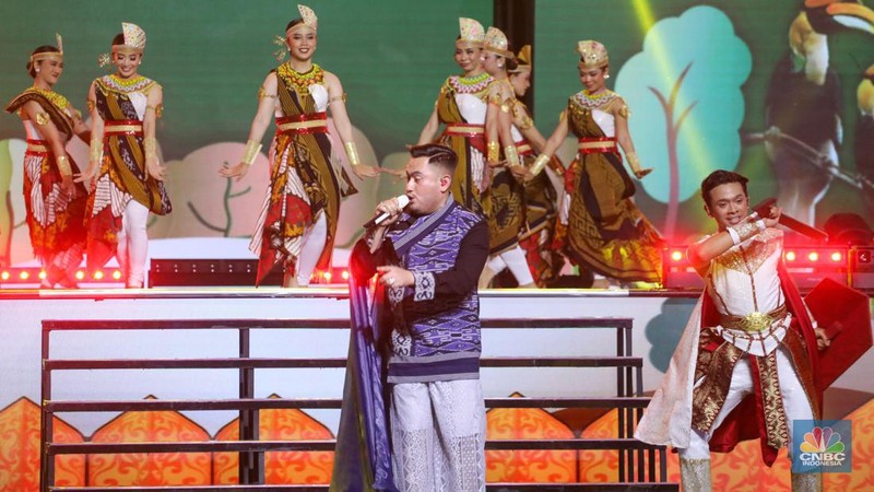Penyanyi Putri Ariani tampil memeriahkan acara TRANSMEDIA 22TH POWER UP di Trans Studio Mall Cibubur, Jumat (15/12/2023). (CNBC Indonesia/Faisal Rahman)