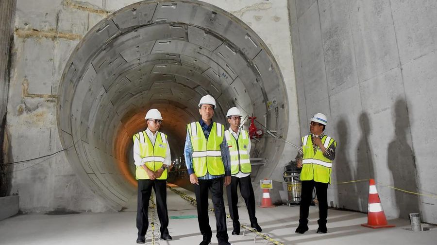 Presien Jokowi kunjungi pryek stasiun MRT Monas. (Facebook/ Presiden Joko Widodo)