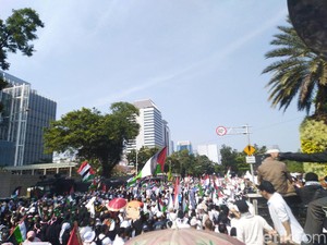 Massa Demo Bela Palestina di Kedubes AS Jakarta Bubarkan Diri