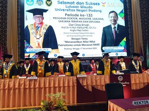 Di Hadapan Wisudawan UNP, Mahfud Bicara Korupsi Ancam Kedaulatan RI