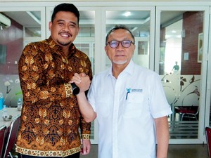 Akrab, Bobby Nasution Panggil Zulhas Ketum