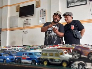 Pehobi Diecast Pamerkan 2.512 Miniatur Mobil di Malang