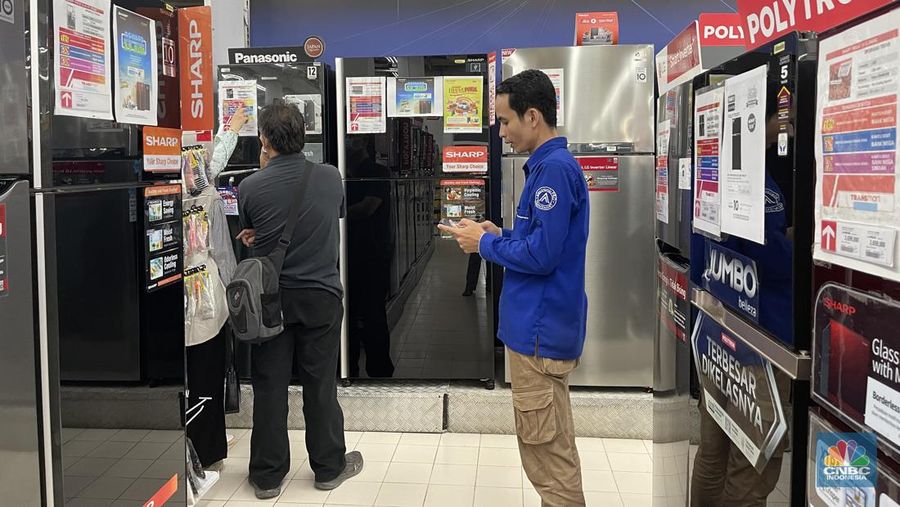 Suasana saat berlangusngnya Full Day Sale di Transmart ITC BSD CIty, Tangerang Selatan, Banten, Minggu (17/12/2023). (CNBC Indonesia/Teti Purwanti)