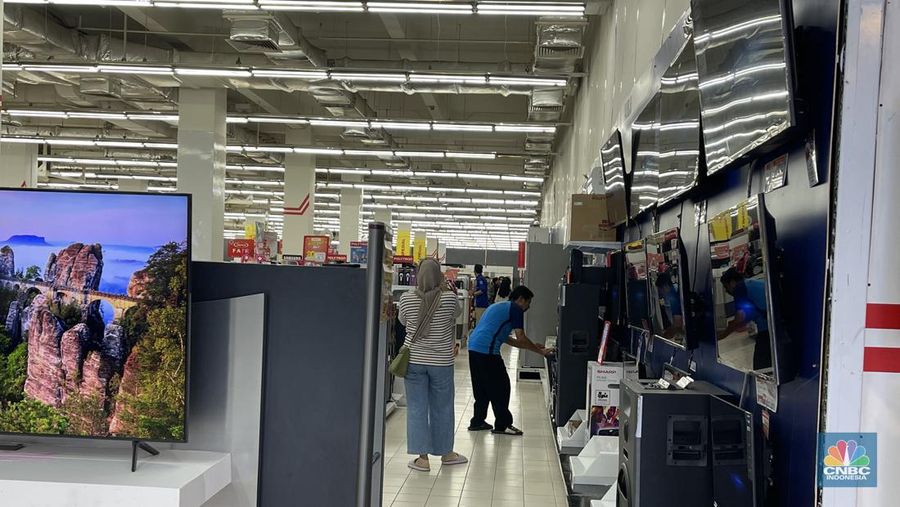 Suasana saat berlangusngnya Full Day Sale di Transmart ITC BSD CIty, Tangerang Selatan, Banten, Minggu (17/12/2023). (CNBC Indonesia/Teti Purwanti)