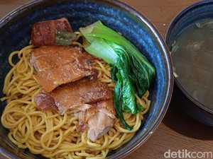 Bubur Moringa hingga Mie Bebek Nikmat Ada di Resto Bintaro Ini