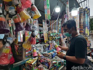 Satpol PP Mulai Sisir Pedagang Petasan Jelang Malam Pergantian Tahun