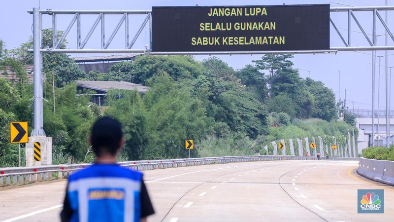 Jalan Tol Serpong-Cinere Seksi 2 atau segmen Pamulang-Cinere yang terhubung Jalan Tol Outer Ring Road atau JORR 2, Tangerang Selatan siap beroperasi fungsional selama periode Nataru tahun ini, Senin (18/12/2023). (CNBC Indonesia/Faisal Rahman)