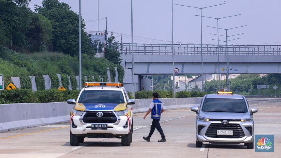 Jalan Tol Serpong-Cinere Seksi 2 atau segmen Pamulang-Cinere yang terhubung Jalan Tol Outer Ring Road atau JORR 2, Tangerang Selatan siap beroperasi fungsional selama periode Nataru tahun ini, Senin (18/12/2023). (CNBC Indonesia/Faisal Rahman)