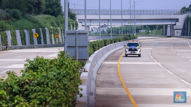 Jalan Tol Serpong-Cinere Seksi 2 atau segmen Pamulang-Cinere yang terhubung Jalan Tol Outer Ring Road atau JORR 2, Tangerang Selatan siap beroperasi fungsional selama periode Nataru tahun ini, Senin (18/12/2023). (CNBC Indonesia/Faisal Rahman)