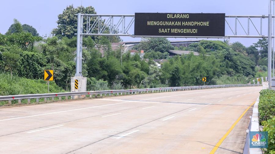 Jalan Tol Serpong-Cinere Seksi 2 atau segmen Pamulang-Cinere yang terhubung Jalan Tol Outer Ring Road atau JORR 2, Tangerang Selatan siap beroperasi fungsional selama periode Nataru tahun ini, Senin (18/12/2023). (CNBC Indonesia/Faisal Rahman)