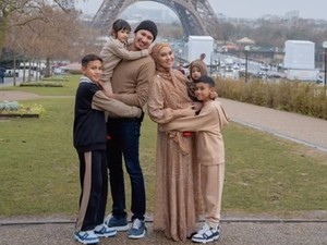 Cerita Kartika Putri ke London-Paris Bareng 4 Anak Tanpa Dibantu