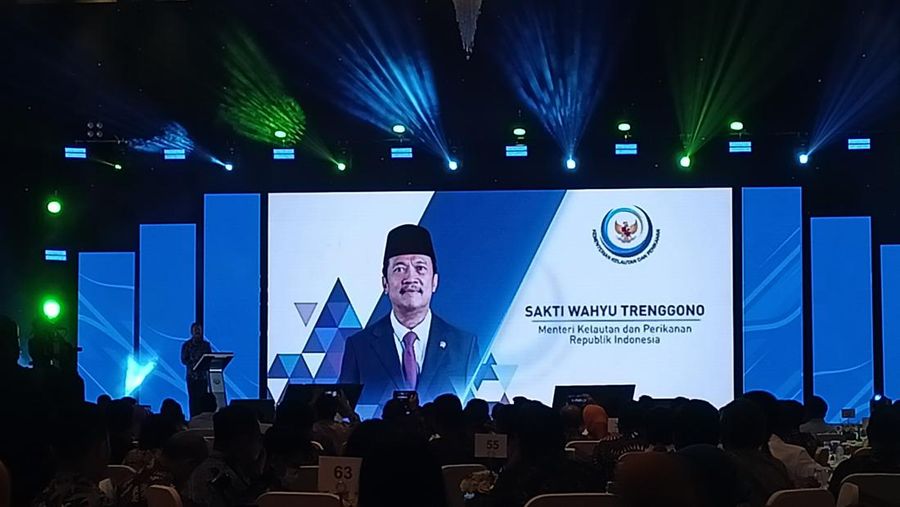 Menteri Kelautan dan Perikanan (KKP) Wahyu Sakti Trenggono mengumpulkan Bupati/Walikota, Kepala Dinas Perikanan tingkat Provinsi dan Kota untuk membicarakan perikanan budidaya yang berkelanjutan. (CNBC Indonesia/Ferry Sandi)