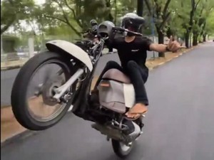 Polisi Tangkap Pemuda Freestyle Motor di Area Kantor Bupati Maros