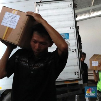 Intip Distribusi Surat Suara Pemilihan Umum 2024 di Jakarta