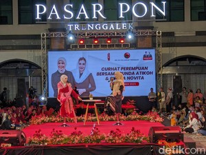 Datang ke Trenggalek, Siti Atikoh Jumpa Perajin Besek Hingga Curhat Perempuan