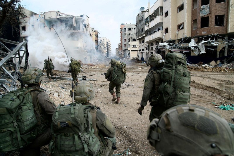 Israel kebakaran hebat kena serangan Lebanon Israel kebakaran hebat kena serangan Lebanon (Reuters Video)