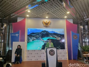 Covid Meningkat Jelang Nataru, Sandiaga: Saya Masih Bawa Masker