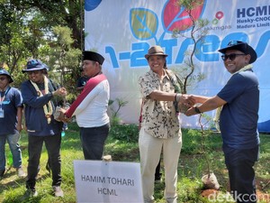 Bupati Fauzi Tanam 3 Ribu Pohon di Gili Iyang Sumenep