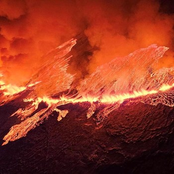 Bak Neraka di Bumi, Potret Letusan Gunung Berapi di Islandia
