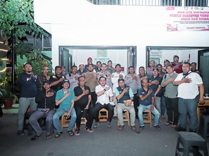 Kapolres Jaksel Cangkrukan Tampung Curhatan Warga di Mampang