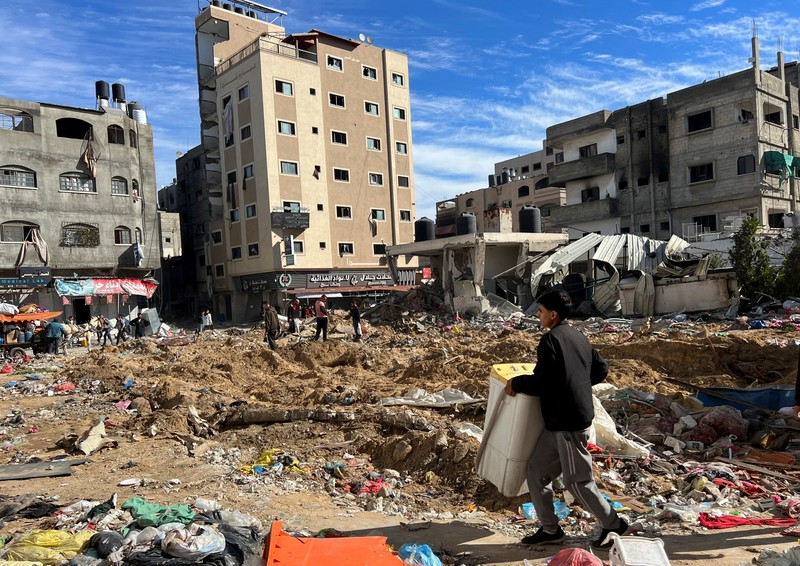 Kerusakan akibat serangan Israel di rumah sakit Kamal Adwan di Jalur Gaza Utara, Sabtu (16/12/2023). Buldoser milik tentara Israel menggempur Rumah Sakit Kamal Adwan di Jalur Gaza bagian utara, yang dijadikan sebagai lokasi pengungsian warga Palestina. (REUTERS/Fadi Alwhidifa) Kerusakan akibat serangan Israel di rumah sakit Kamal Adwan di Jalur Gaza Utara, Sabtu (16/12/2023). Buldoser milik tentara Israel menggempur Rumah Sakit Kamal Adwan di Jalur Gaza bagian utara, yang dijadikan sebagai lokasi pengungsian warga Palestina. (REUTERS/Fadi Alwhidifa)
